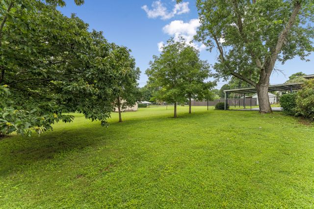3005 Sheddan Dr, Columbia, TN 38401