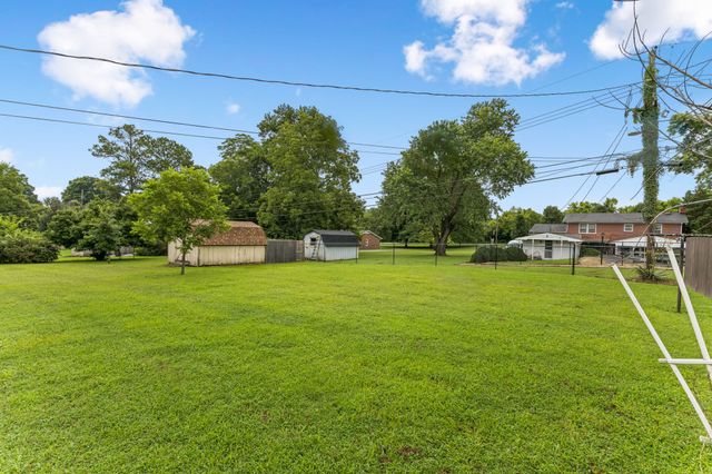 3005 Sheddan Dr, Columbia, TN 38401