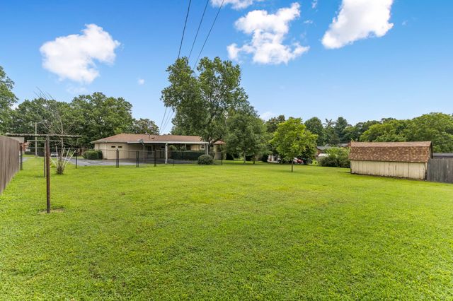 3005 Sheddan Dr, Columbia, TN 38401