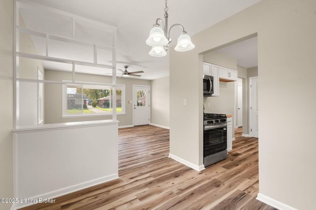 5919 Middlerose Cir, Louisville, KY 40272