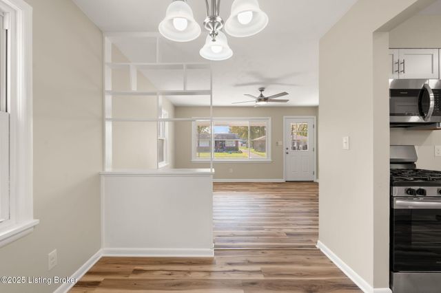 5919 Middlerose Cir, Louisville, KY 40272