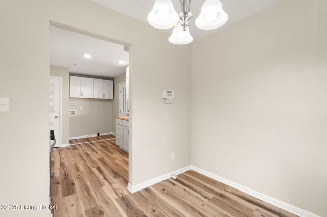 5919 Middlerose Cir, Louisville, KY 40272