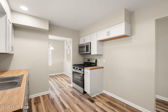 5919 Middlerose Cir, Louisville, KY 40272