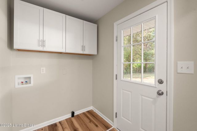 5919 Middlerose Cir, Louisville, KY 40272