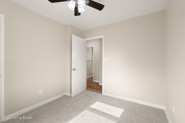 5919 Middlerose Cir, Louisville, KY 40272