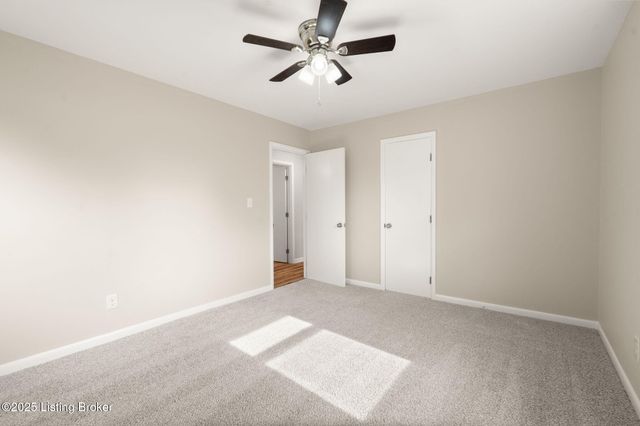 5919 Middlerose Cir, Louisville, KY 40272