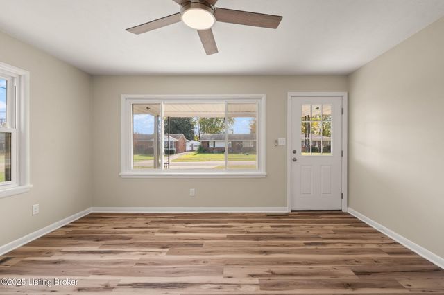 5919 Middlerose Cir, Louisville, KY 40272