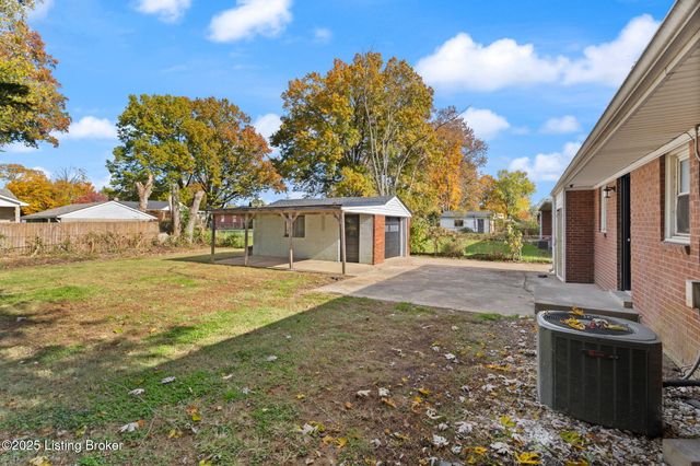 5919 Middlerose Cir, Louisville, KY 40272