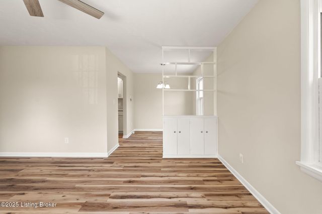 5919 Middlerose Cir, Louisville, KY 40272