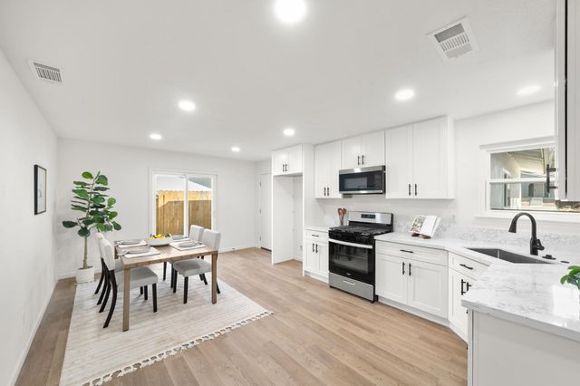 8917 Aksarben Dr, Orangevale, CA 95662