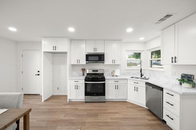 8917 Aksarben Dr, Orangevale, CA 95662