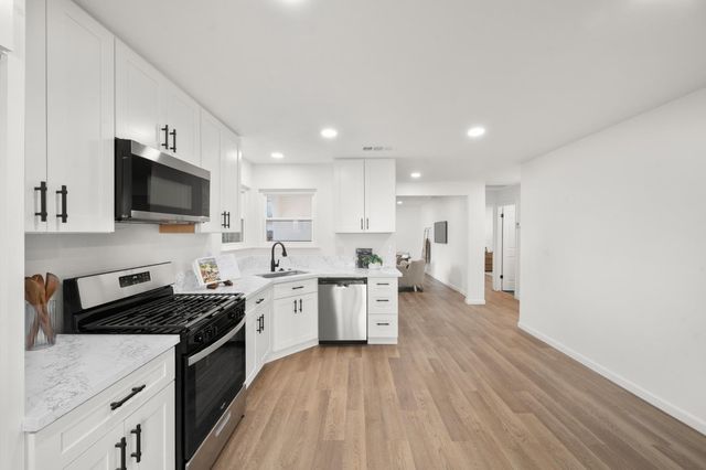 8917 Aksarben Dr, Orangevale, CA 95662