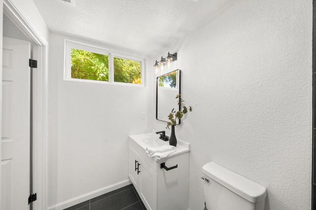 8917 Aksarben Dr, Orangevale, CA 95662