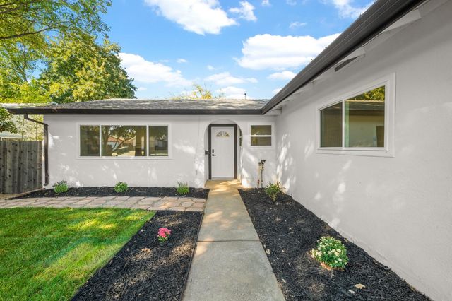 8917 Aksarben Dr, Orangevale, CA 95662