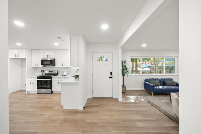 8917 Aksarben Dr, Orangevale, CA 95662