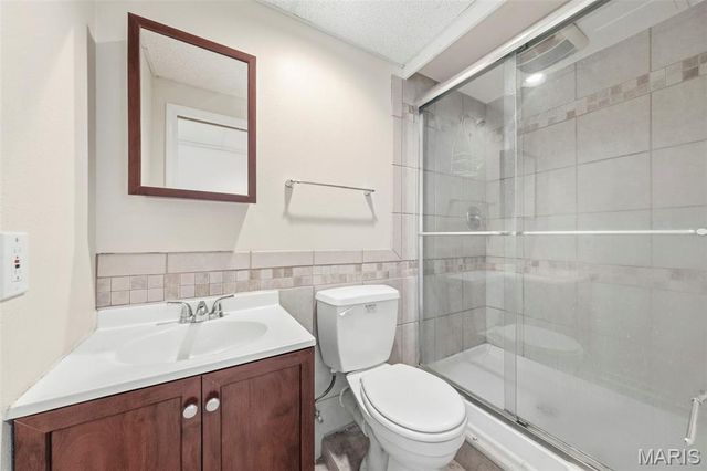 2233 Hood Avenue, Overland, MO 63114