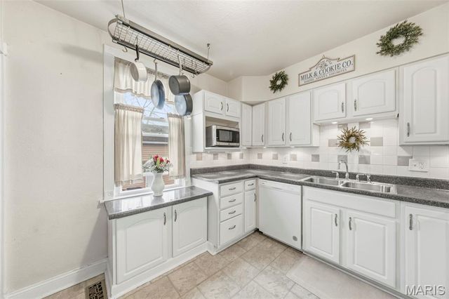 2233 Hood Avenue, Overland, MO 63114