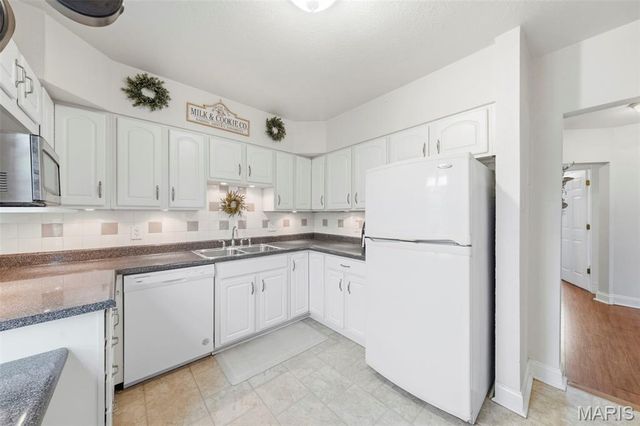 2233 Hood Avenue, Overland, MO 63114