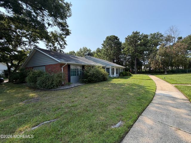446A Cheshire Court 1001, Lakewood, NJ 08701