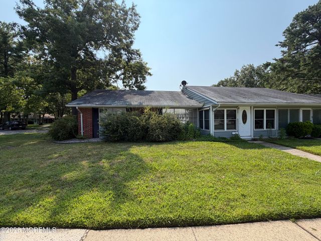 446A Cheshire Court 1001, Lakewood, NJ 08701