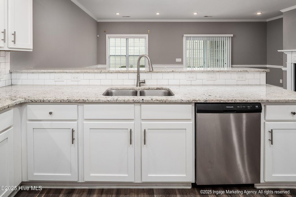 Image 3 of property listing at 3501 Holman Way A, Greenville, NC 27834