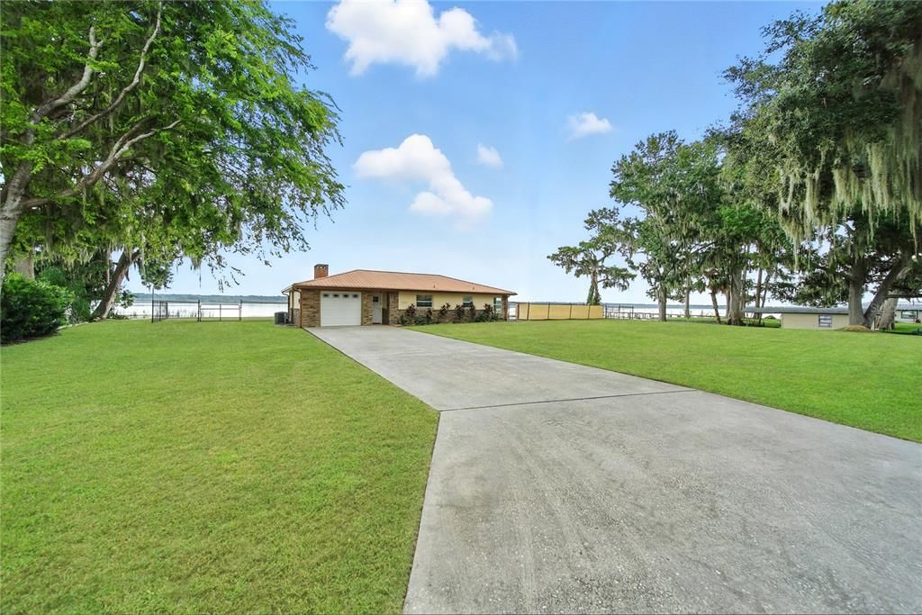 830 CR 457, Lake Panasoffkee, FL 33538
