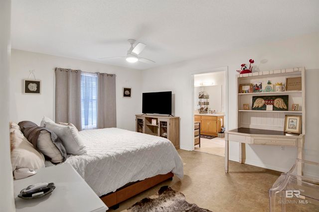 9427 Hammock Road, Elberta, AL 36530