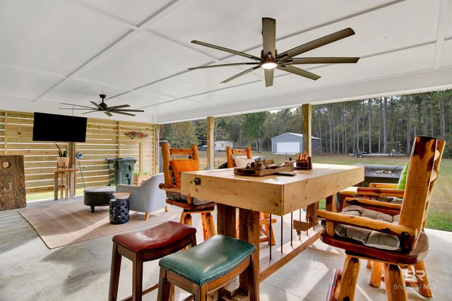 9427 Hammock Road, Elberta, AL 36530