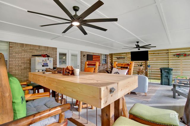 9427 Hammock Road, Elberta, AL 36530