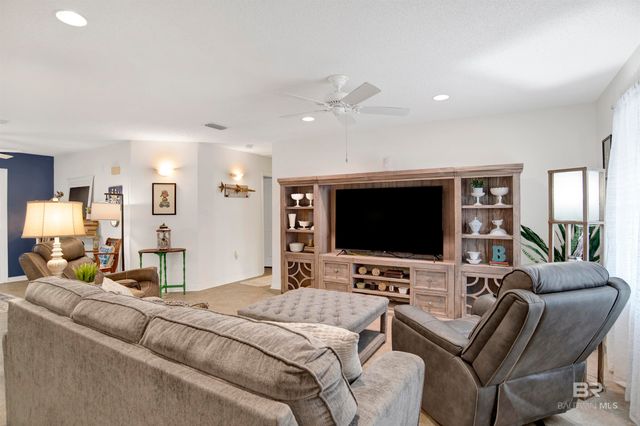 9427 Hammock Road, Elberta, AL 36530