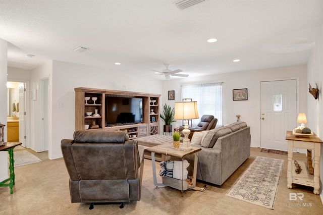 9427 Hammock Road, Elberta, AL 36530