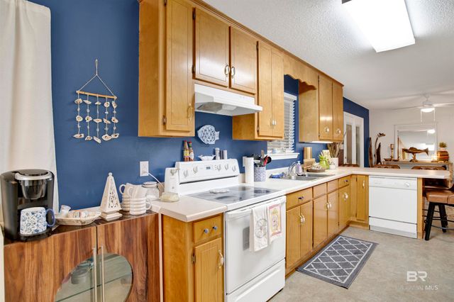 9427 Hammock Road, Elberta, AL 36530