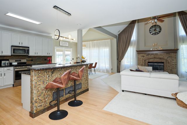 26300 W Chatham Drive, Plainfield, IL 60585