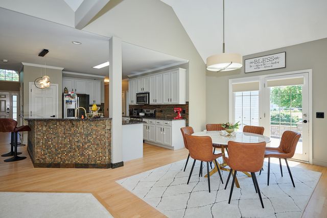 26300 W Chatham Drive, Plainfield, IL 60585