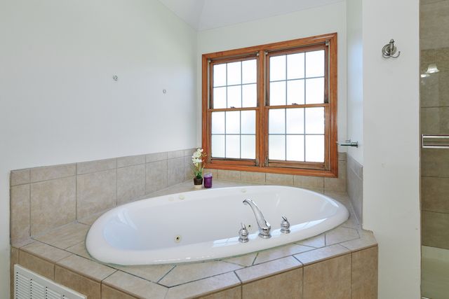 26300 W Chatham Drive, Plainfield, IL 60585