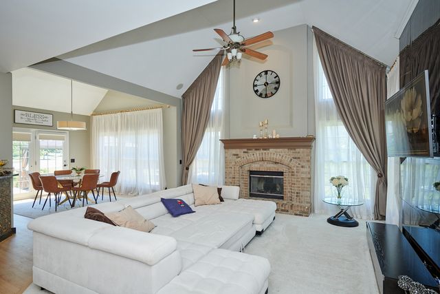 26300 W Chatham Drive, Plainfield, IL 60585