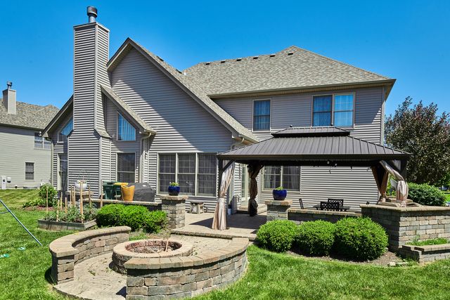 26300 W Chatham Drive, Plainfield, IL 60585