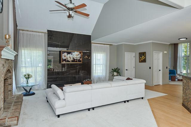 26300 W Chatham Drive, Plainfield, IL 60585