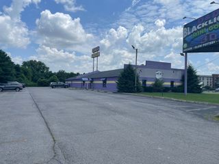 211 Holiday Dr, Clarksville, TN 37040