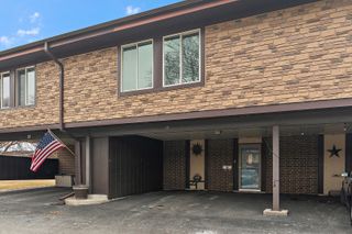 23 Cour Versaille Court 23, Palos Hills, IL 60465