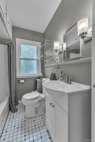 2412 Packard Street, Ann Arbor, MI 48104