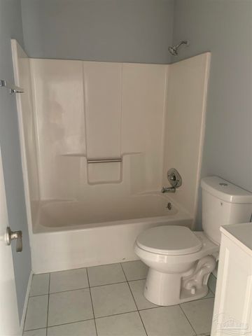 6818 Tiki Ln 3, Pensacola, FL 32503