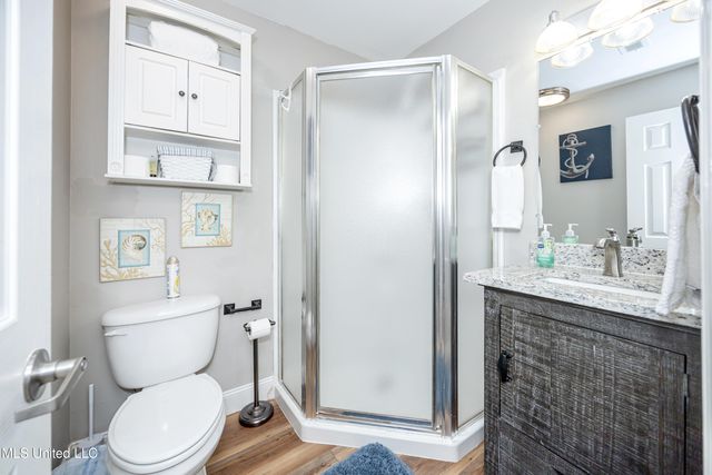 2421 Beachview Drive, F16, Ocean Springs, MS 39564