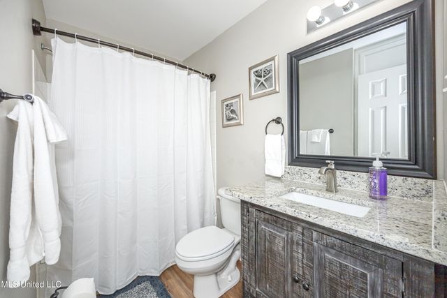 2421 Beachview Drive, F16, Ocean Springs, MS 39564