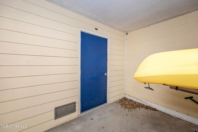 2421 Beachview Drive, F16, Ocean Springs, MS 39564