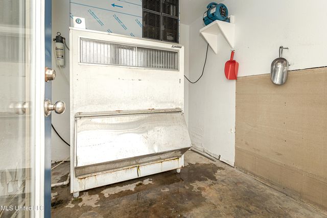 2421 Beachview Drive, F16, Ocean Springs, MS 39564