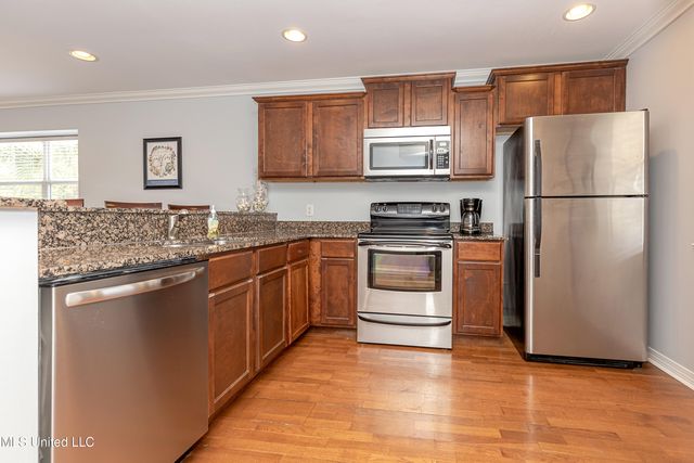 2421 Beachview Drive, F16, Ocean Springs, MS 39564