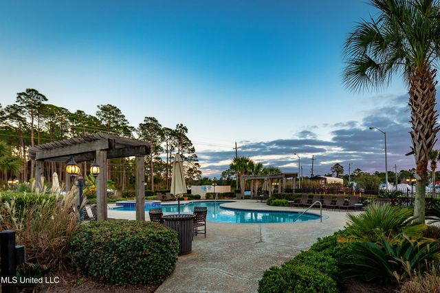 2421 Beachview Drive, F16, Ocean Springs, MS 39564