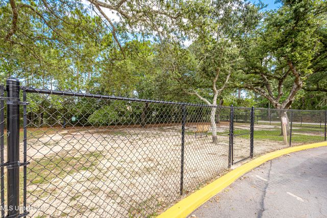 2421 Beachview Drive, F16, Ocean Springs, MS 39564