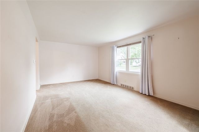 325 Cravenwood Avenue, Greece, NY 14616
